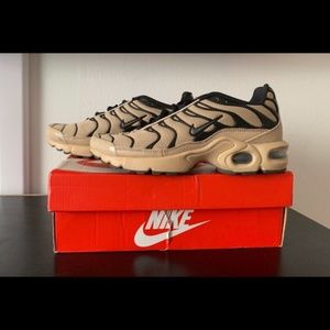 NIKE air max plus GS ‘desert’